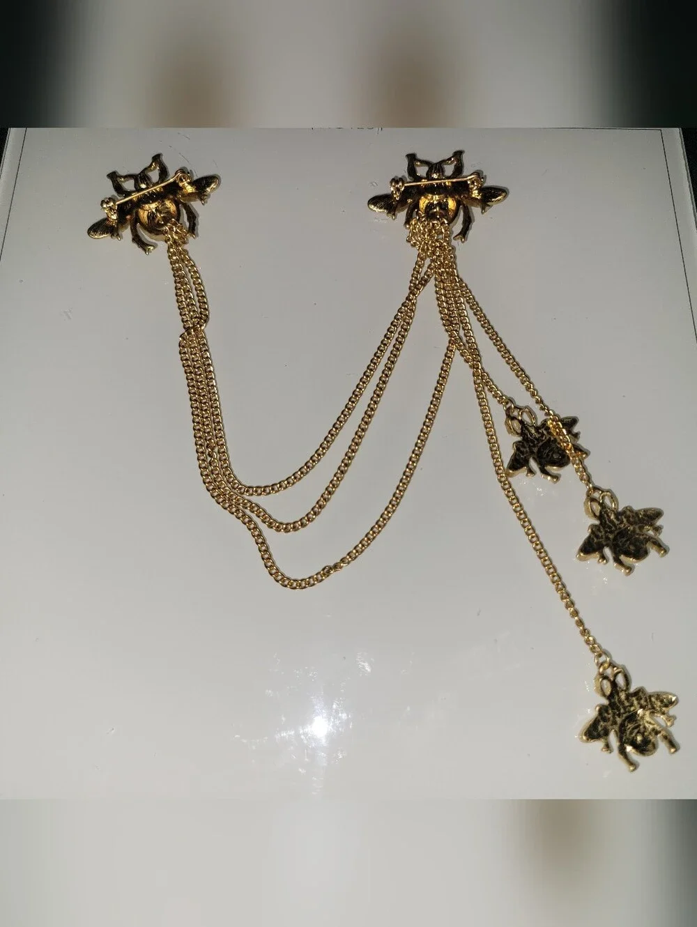 Kenneth Jay Lane KJL Gold Tone Bumble Bee Sweater Clip Collar Chain Brooch Vtg